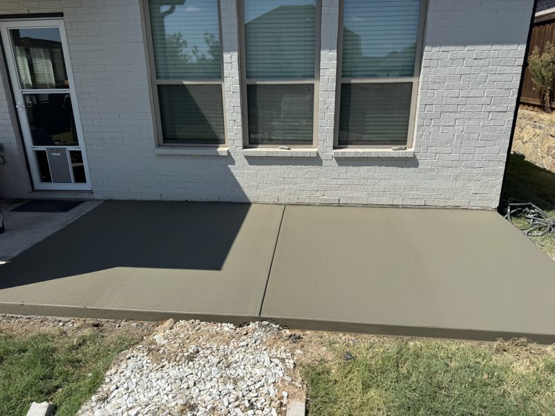 New broom-finish patio slab before the pergola